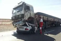 تصادف مرگبار تریلی و دو خودرو سواری / ۳ سرنشین جان باختند