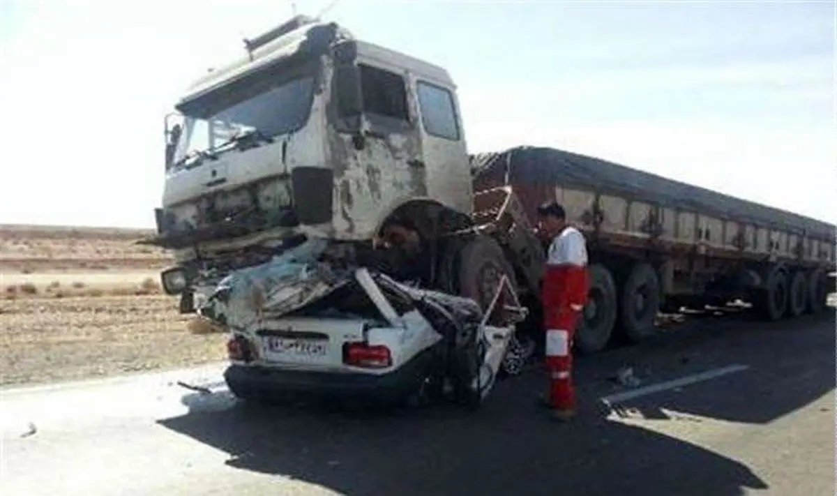 تصادف مرگبار تریلی و دو خودرو سواری / ۳ سرنشین جان باختند