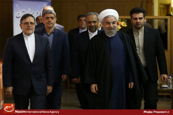 کابینه روحانی پرخرج‌ترین دولت بعد از انقلاب شد/ روحانی دو برابر احمدی‌نژاد خرج کرده است