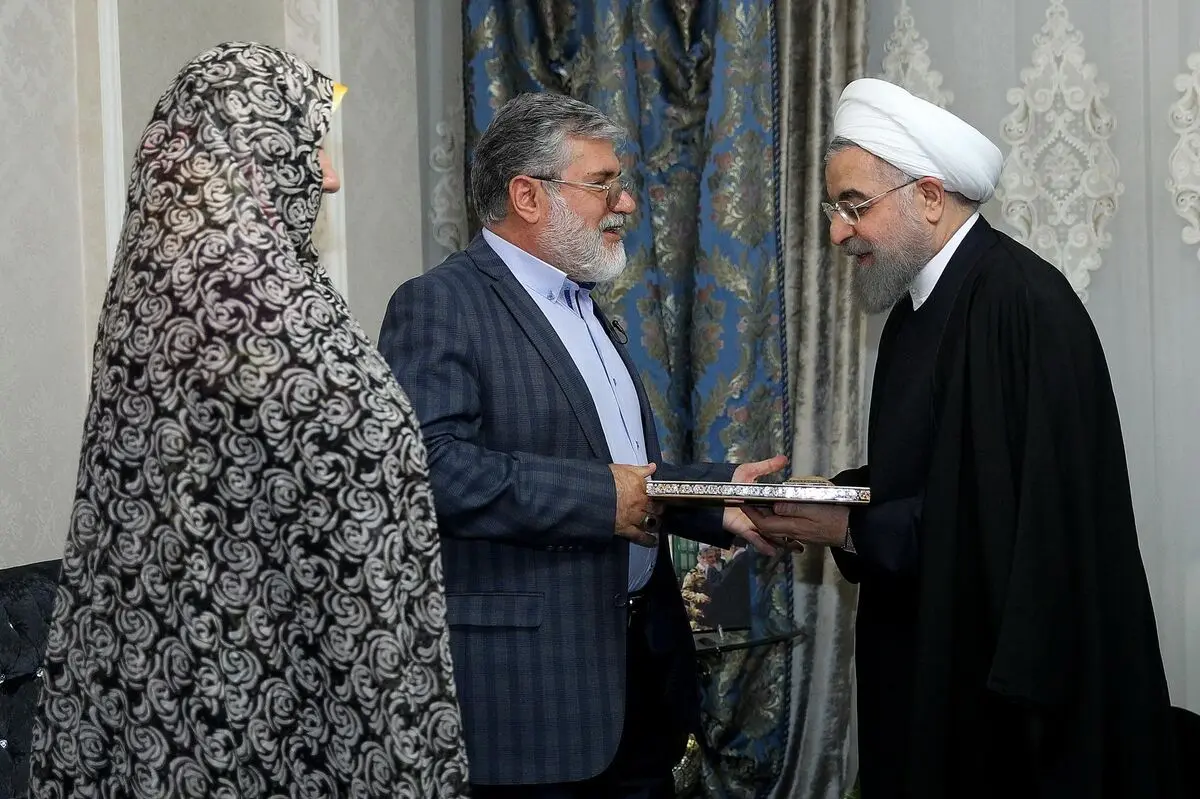 شهدا، جانبازان و ایثارگران افتخارآفرینان و معلمان جامعه هستند