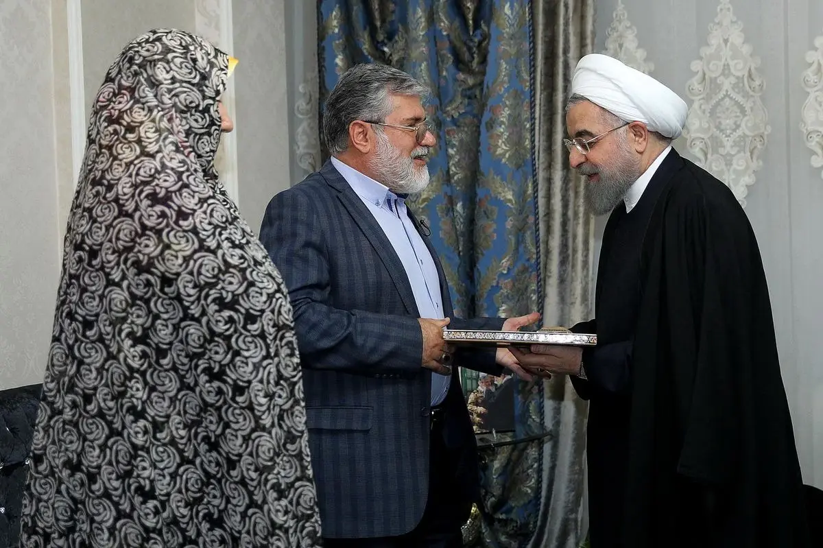 شهدا، جانبازان و ایثارگران افتخارآفرینان و معلمان جامعه هستند