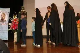 تقدیر از خانواده شهید مدافع حرم 