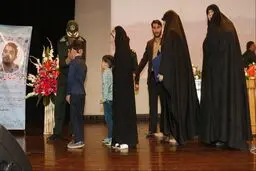 تقدیر از خانواده شهید مدافع حرم 
