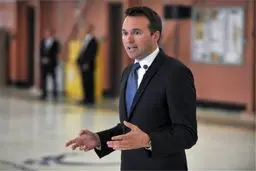 یک همجنسگرا معاون وزیر دفاع آمریکا شد