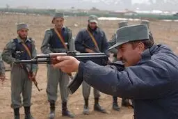 کشته شدن هشت پلیس در حمله طالبان به پلیس در 