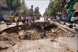 ایجاد گودال ۵ متری در خیابان مولوی/ ممنوعیت تردد وسایل نقلیه در این معبر