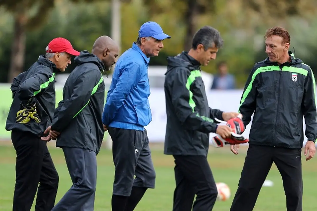 نارضایتی کی‌روش از کیفیت چمن ورزشگاه دستگردی