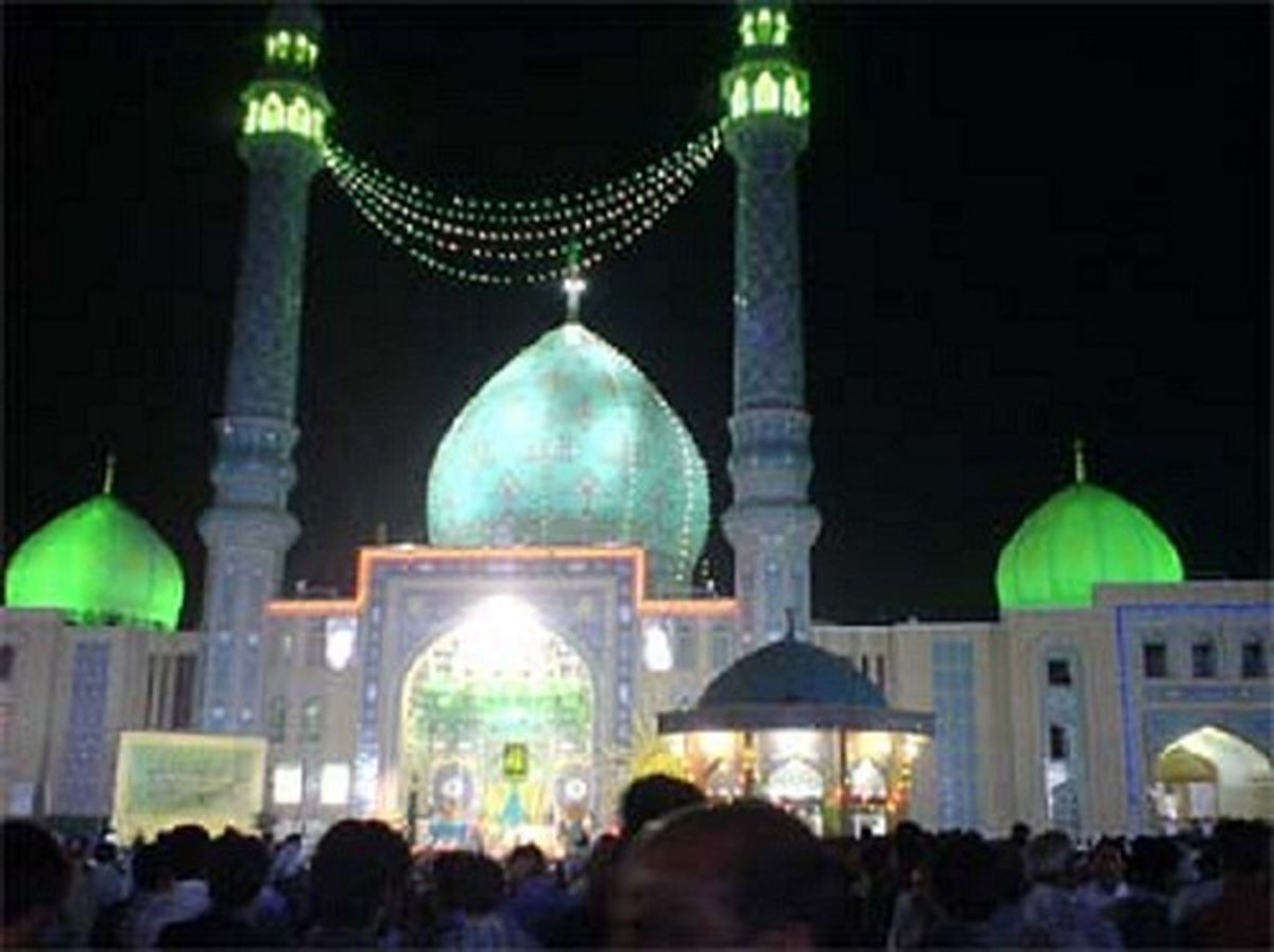 نماز جماعت شب نیمه شعبان در مسجد جمکران برگزار شد