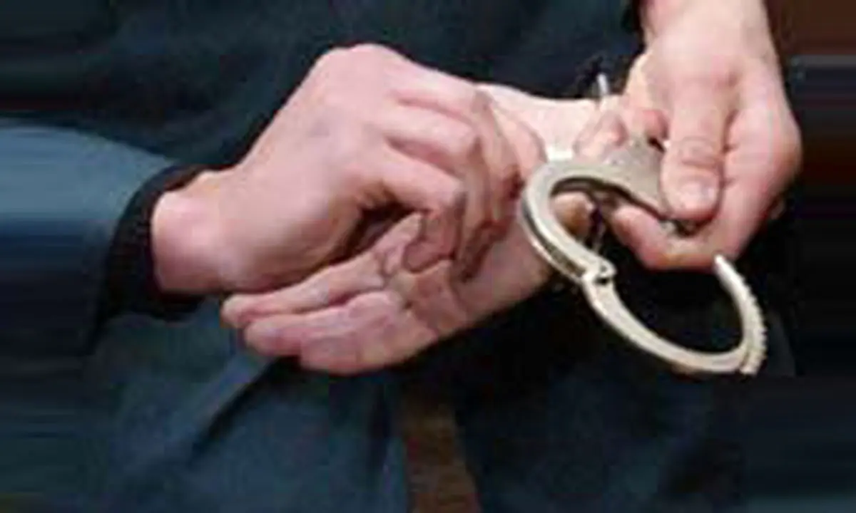 مأمور قلابی مبارزه با قاچاق کالا و ارز دستگیر شد+عکس