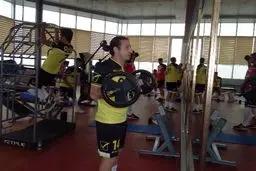 تمرین تیم ملی فوتبال در سالن هتل آزادی