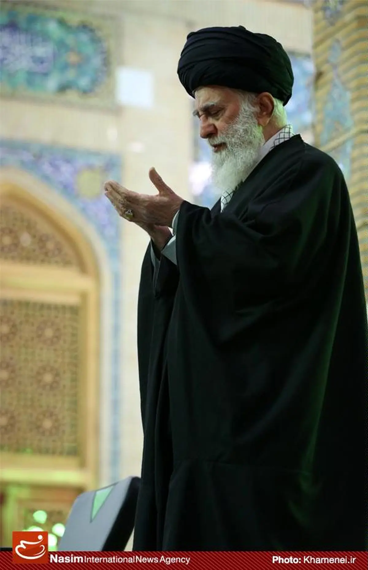 تصاویری از حضور رهبر معظم انقلاب در مسجد مقدس جمکران در سال ۱۳۹۵