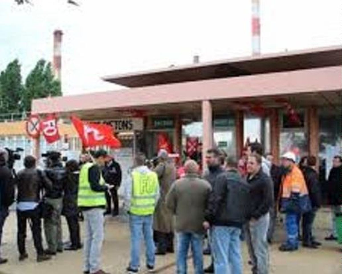 تعطیلی پمپ‌های بنزین فرانسه در پی اعتصاب کارکنان پالایشگاه‌