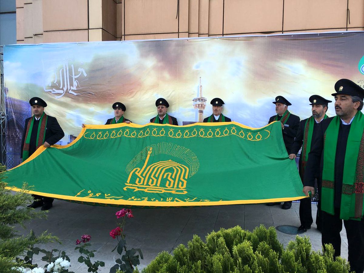مراسم نصب پرچم آستان قدس رضوی در محل کمیته ملی المپیک