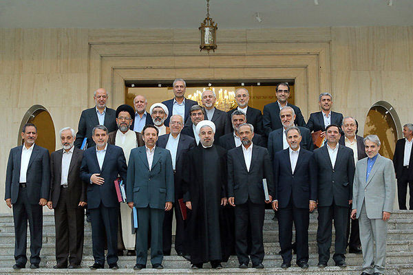 دولت تدبیر جلوی اجرای نشست اقتصاد مقاومتی را گرفت/ ممانعت از ورود وزیر اقتصاد احمدی‌نژاد به جلسه!