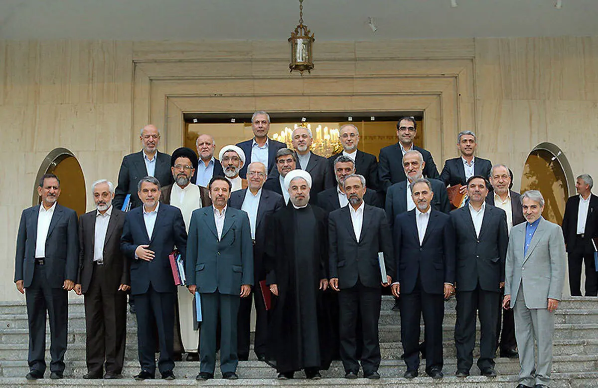 دولت تدبیر جلوی اجرای نشست اقتصاد مقاومتی را گرفت/ ممانعت از ورود وزیر اقتصاد احمدی‌نژاد به جلسه!
