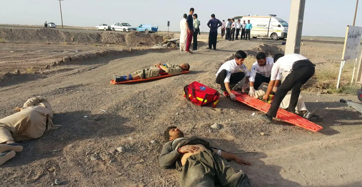 ۱۳ کشته و مجروح در واژگونی پژو ۴۰۵ حامل اتباع افاغنه +تصاویر