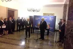 ظریف: رسیدن به حجم مبادلات میلیاردی با لهستان در دسترس است