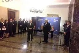 ظریف: رسیدن به حجم مبادلات میلیاردی با لهستان در دسترس است