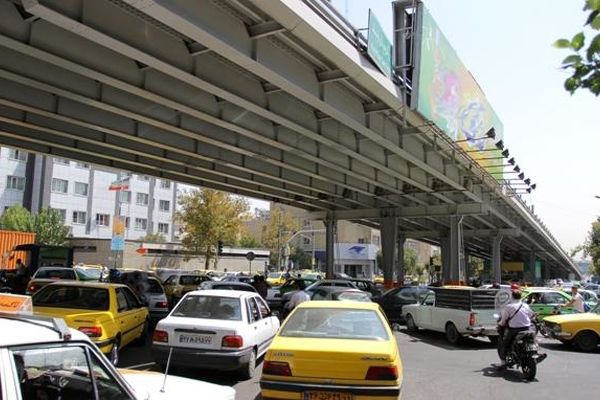 پل‌های فلزی تهران بتنی می‌شوند/ تبدیل پل کریمخان به پل بتنی مرکب در سال ۹۵