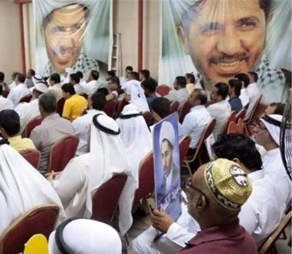 حضور اعتراضی مردم بحرین در منزل "شیخ علی سلمان"