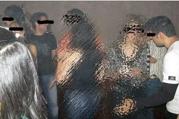 دستگیری تعدادی دو جنسه و ۷۰ زن و مرد مست در پارتی فرحزاد