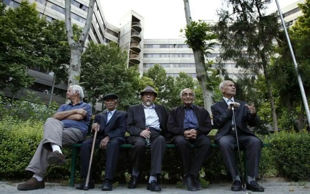 حداقل حقوق دریافتی بازنشستگان به ۹۰۰ هزار تومان می‌رسد