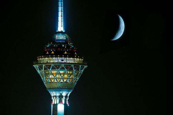 پخش اذان سه بعدی روی بدنه برج میلاد همزمان با ماه رمضان