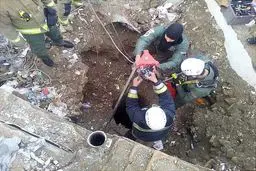 سقوط پدر و پسر افغانستانی در چاه ۳۵ متری/ حادثه تلفات جانی نداشت