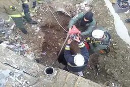 سقوط پدر و پسر افغانستانی در چاه ۳۵ متری/ حادثه تلفات جانی نداشت