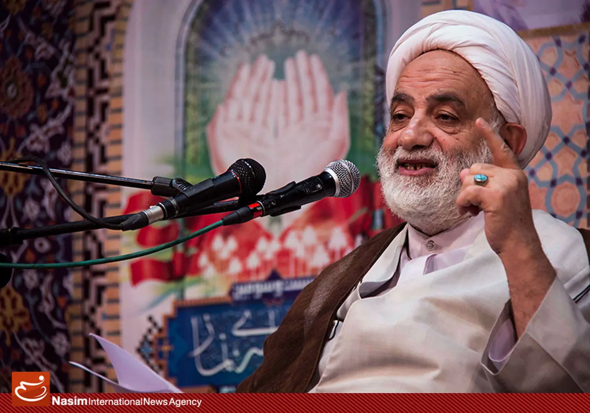 قرائتی: در ارزشیابی مدارس برای "نماز" نیز نمره‌ای تعیین کنید