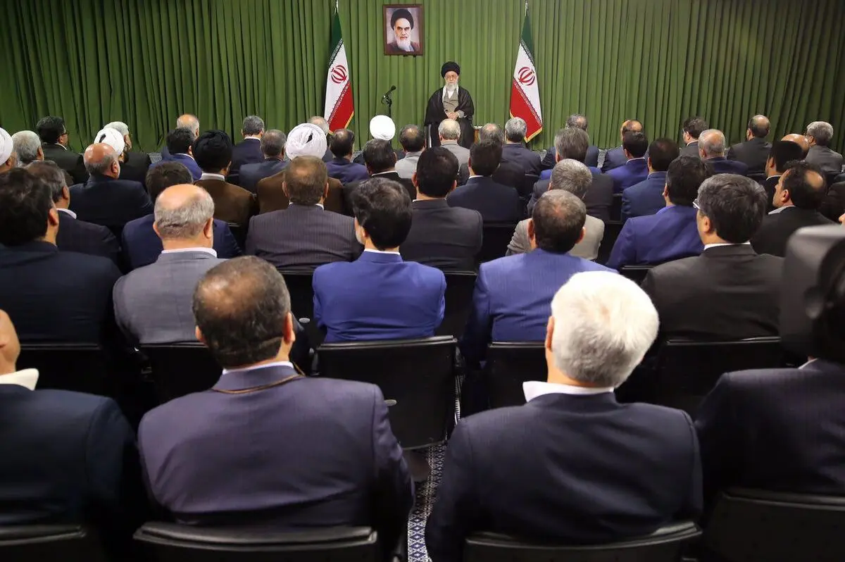 شرمندگی‌ام از اینکه جوانی بیکار با دست خالی به خانه می‌رود کمتر از خود او نیست