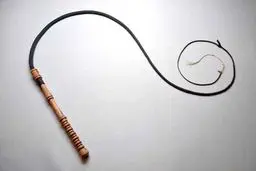 کمدی تلخ اصلاحات، شلاق زیر عبای شکلاتی!