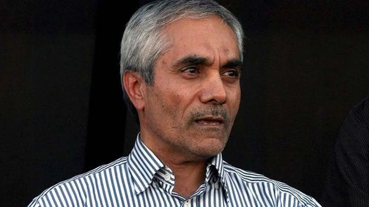 حمله تجمع کنندگان استقلالی به طاهری؛ "تو باعث بدبختی تیم ما شده‌ای"