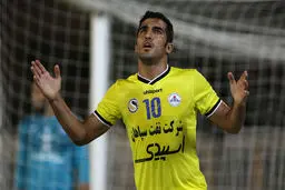 وحید امیری به استقلال نزدیک‌تر شد