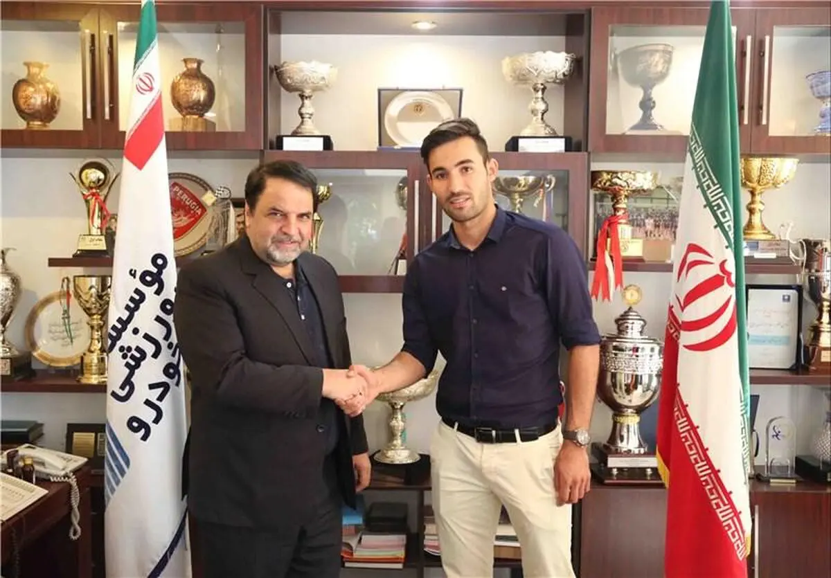مغانلو قراردادش را تمدید کرد/ یک بازیکن جدید به پیکان پیوست