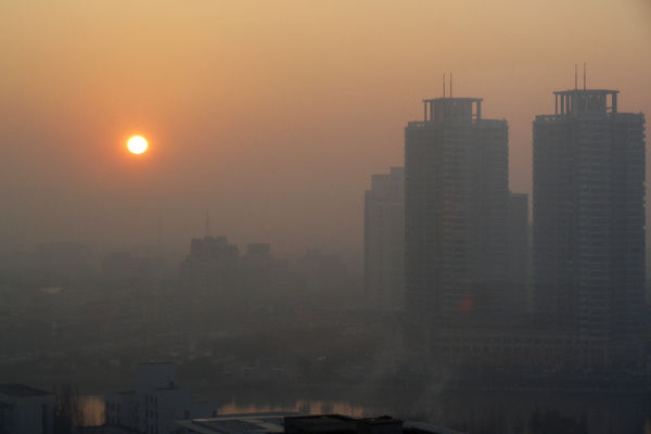 هوای تهران در آستانه هشدار قرار گرفت/ شاخص آلودگی روی عدد ۱۴۶