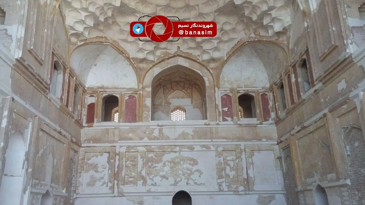 مسجد جامع هزار ساله ساوه در حال ویران شدن