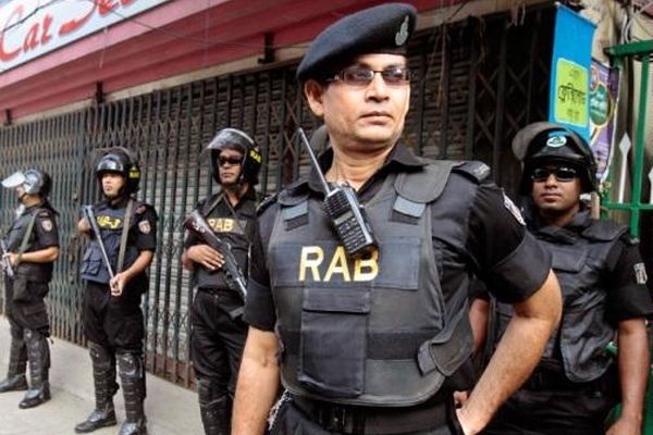 بازداشت ۹۰۰ نفر به اتهام ارتباط با حملات تروریستی در بنگلادش