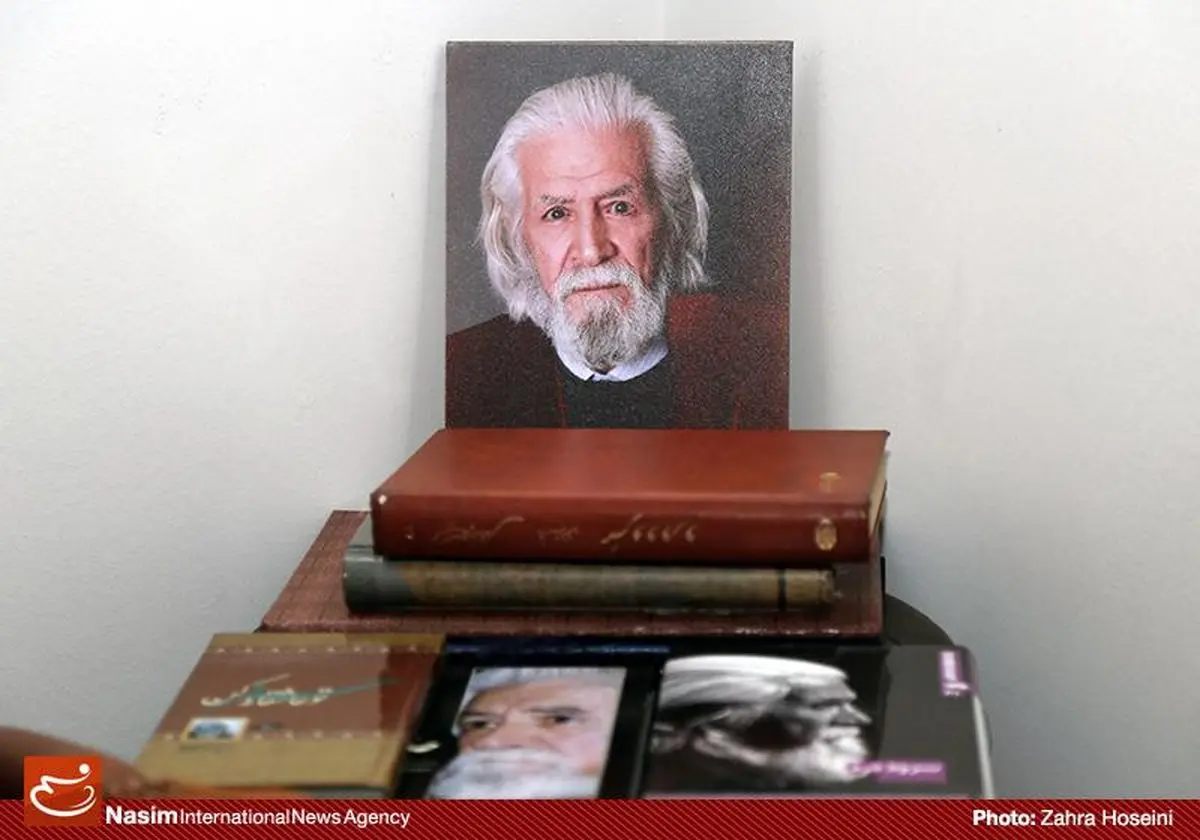 اگر کارهای اداری پیکر پدرم انجام شود، فردا ساعت ۱۰ از حوزه هنری تشییع می‌شوند