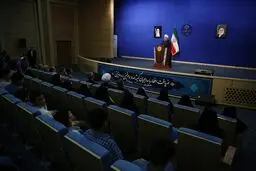 دولت کمک به ایتام و خانواده‌های نیازمند را وظیفه خود می‌داند