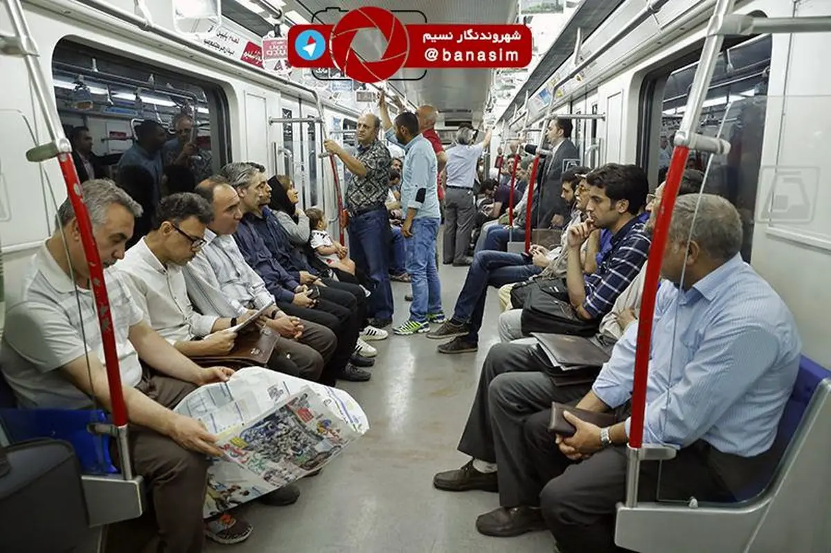 حال و هوای داخل قطارهای مترو در ماه رمضان
