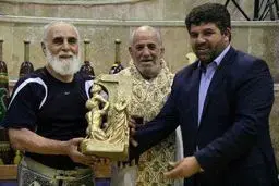 اهدای نماد پهلوانی به ناطق نوری