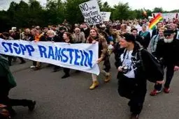 اعتراض گسترده مردم به پایگاه هوائی آمریکا در آلمان