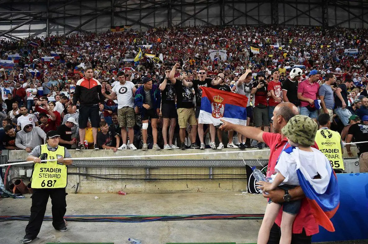 گزارش تصویری: درگیری هواداران انگلیس و روسیه