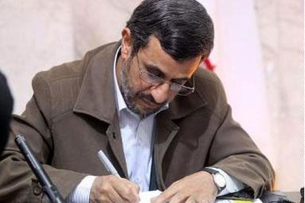 احمدی‌نژاد در گذشت حبیب محبیان را تسلیت گفت