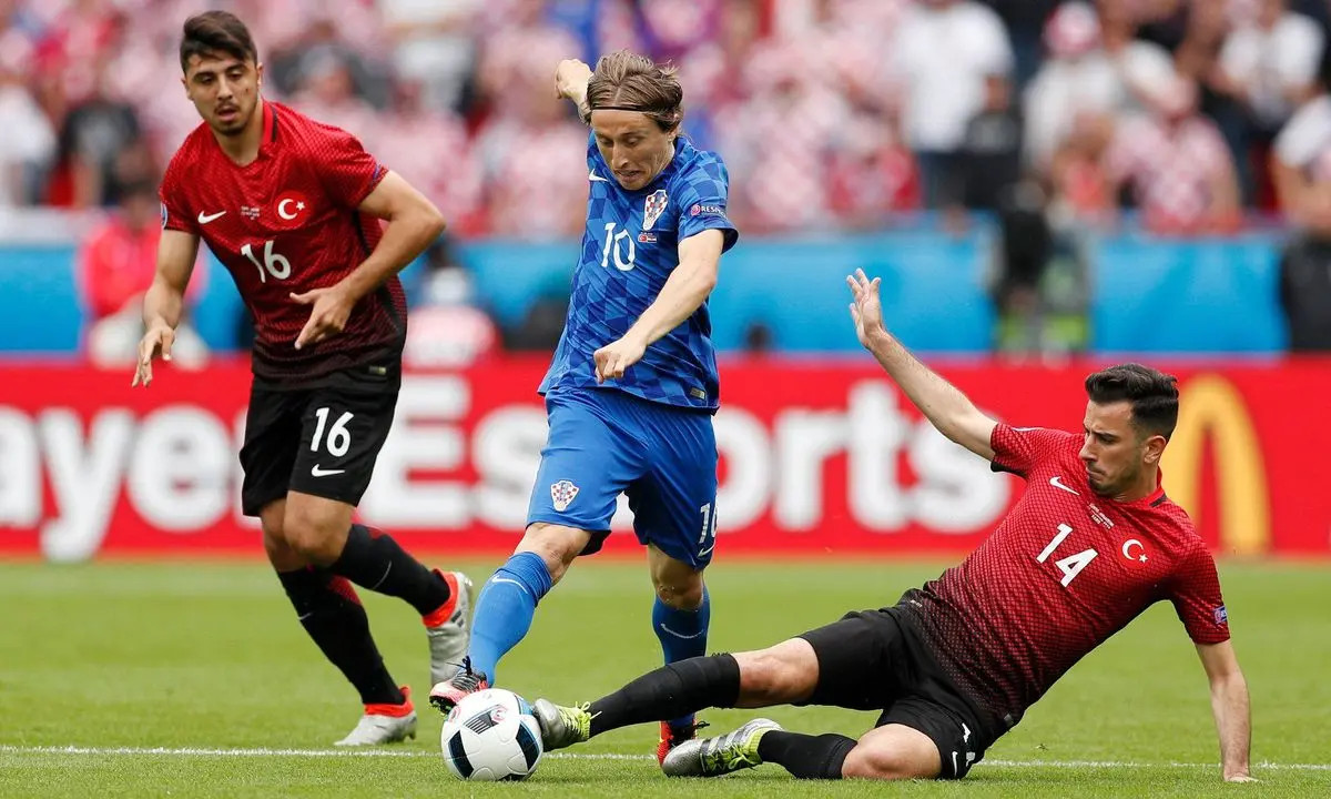 کرواسی با گل تماشایی "مودریچ" پیروز به رختکن رفت