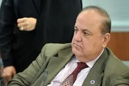 خبر اشتباه گشایش ۱۰۰۰ ال‌‌سی در روز اول برجام، کار جلال‌پور بود/ رئیس، خط دولت را در اتاق پیاده می‌کند