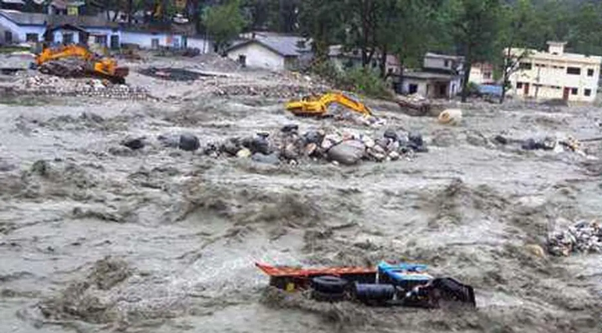 کشته شدن ۱۱ نفر بر اثر توفان و سیل در شرق هند