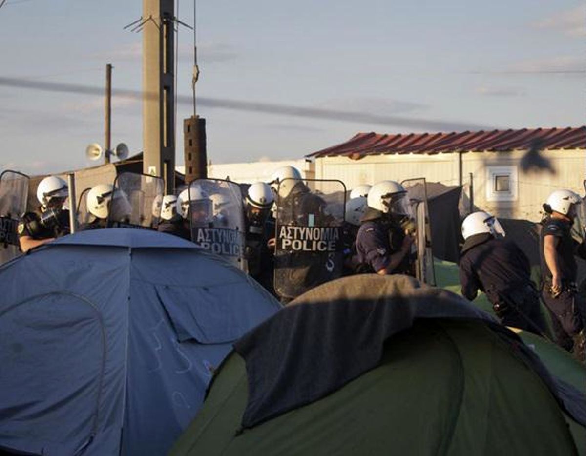 تخلیه اردوگاه پناهجویان یونان توسط پلیس این کشور