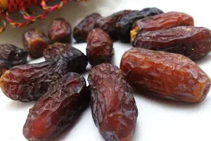 گرانی ۹۰ درصدی خرما در رمضان ۹۵/ سود گرانی به جیب کشاورز نمی‌رود/ دولت کمکمان نمی‌کند